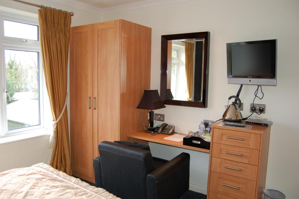 Elizabeth House Hotel Брэкнэлл Экстерьер фото