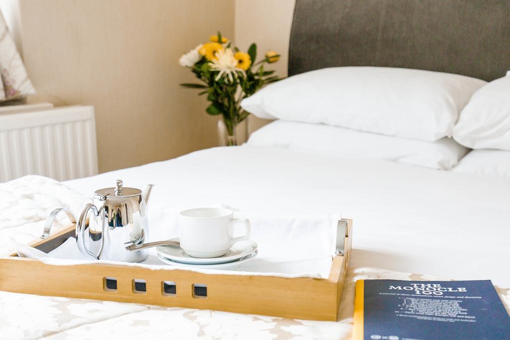 Elizabeth House Hotel Брэкнэлл Экстерьер фото
