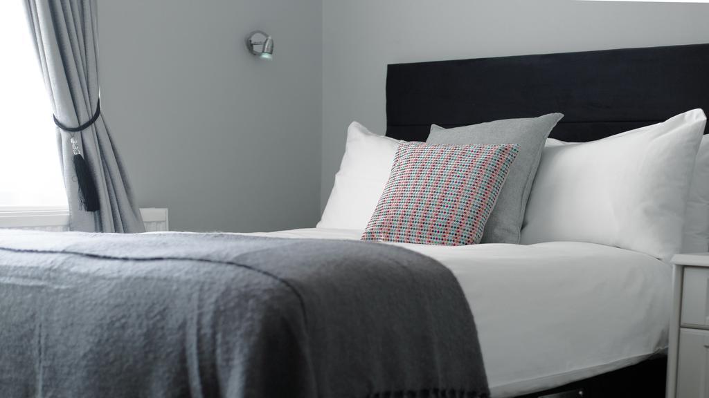 Elizabeth House Hotel Брэкнэлл Экстерьер фото