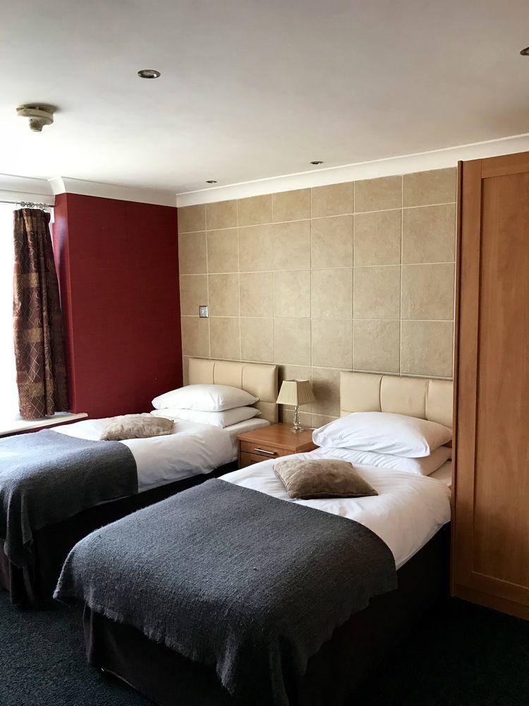 Elizabeth House Hotel Брэкнэлл Экстерьер фото