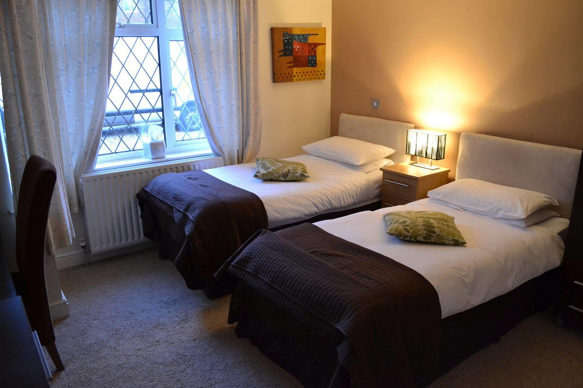 Elizabeth House Hotel Брэкнэлл Экстерьер фото
