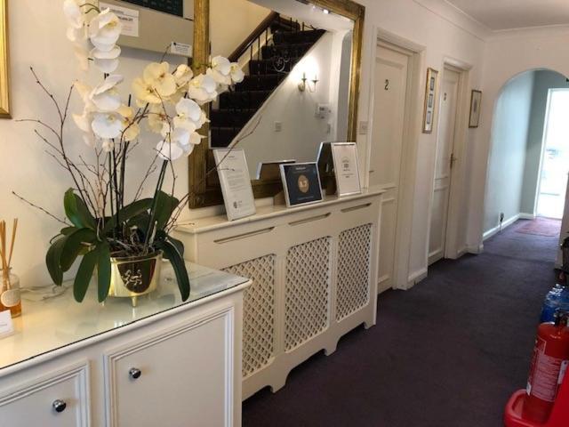 Elizabeth House Hotel Брэкнэлл Экстерьер фото