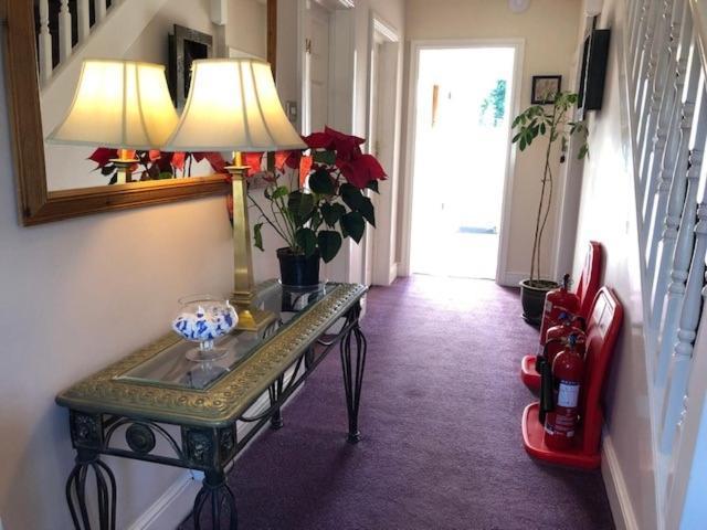 Elizabeth House Hotel Брэкнэлл Экстерьер фото